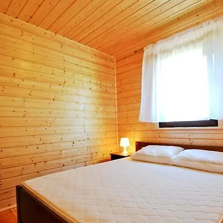 U Malgosi Деревянный коттедж *